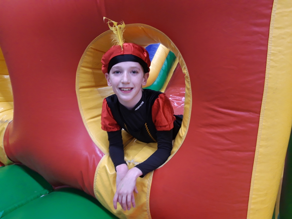 Sinterklaasinstuif met pieten en pepernoten